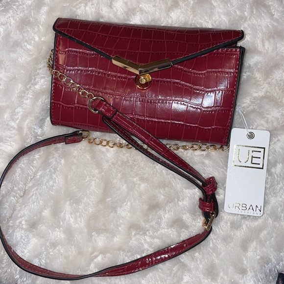 Vegan Brand New Dark Red Cute Croc like Print Crossbody Bag  PETA Approved Vegan - Picture 1 of 16